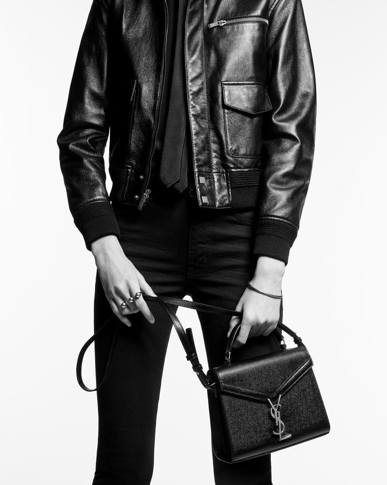 SaintLaurent_크로커다일 엠보스드 샤이니 가죽 소재의 카산드라 미니 탑 핸들 백 thumbnail