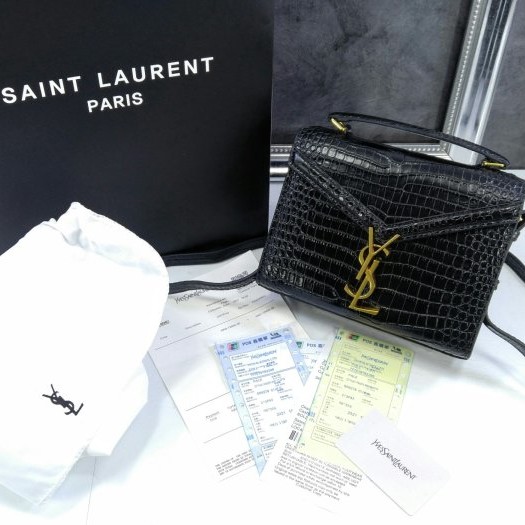 SaintLaurent_크로커다일 엠보스드 페이턴트 가죽 소재의 카산드라 미디엄 탑 핸들 백 thumbnail
