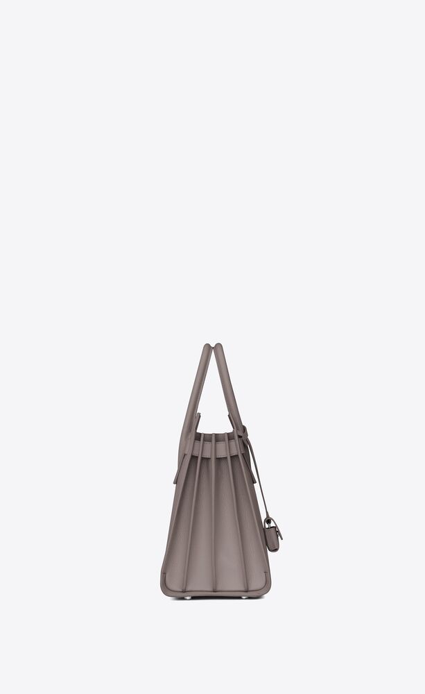 SaintLaurent_포그 그레인드 가죽 소재의 클래식 스몰 삭 드 주르 백