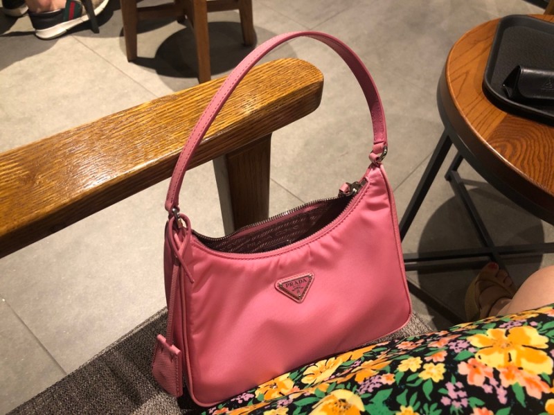 프라다_리에디션 나일론 호보백 베고니아 핑크