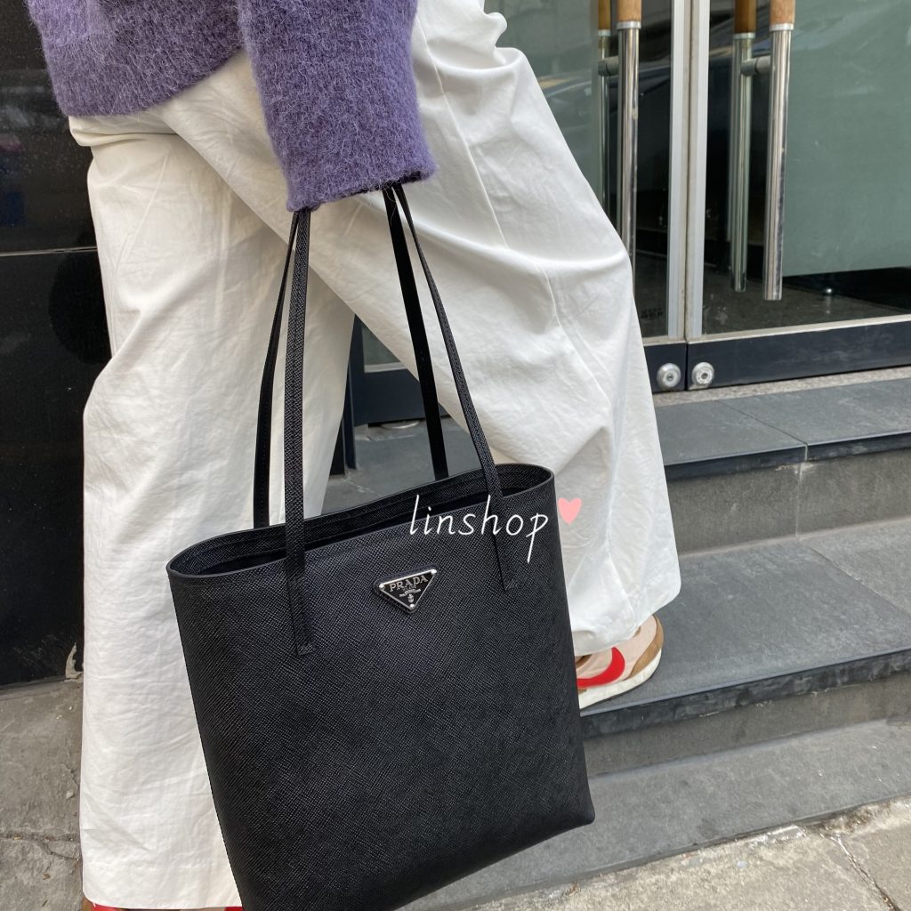 프라다_사피아노 가죽 스몰 토트백 블랙