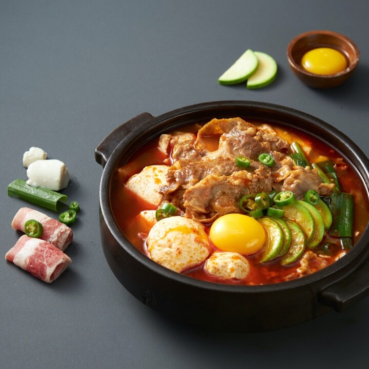 CJ_매콤한 국물과 우삼겹의 완벽조합 우삼겹순두부찌개